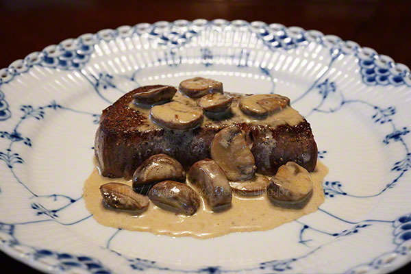 牛ランプ肉のソテーマッシュルームソース.